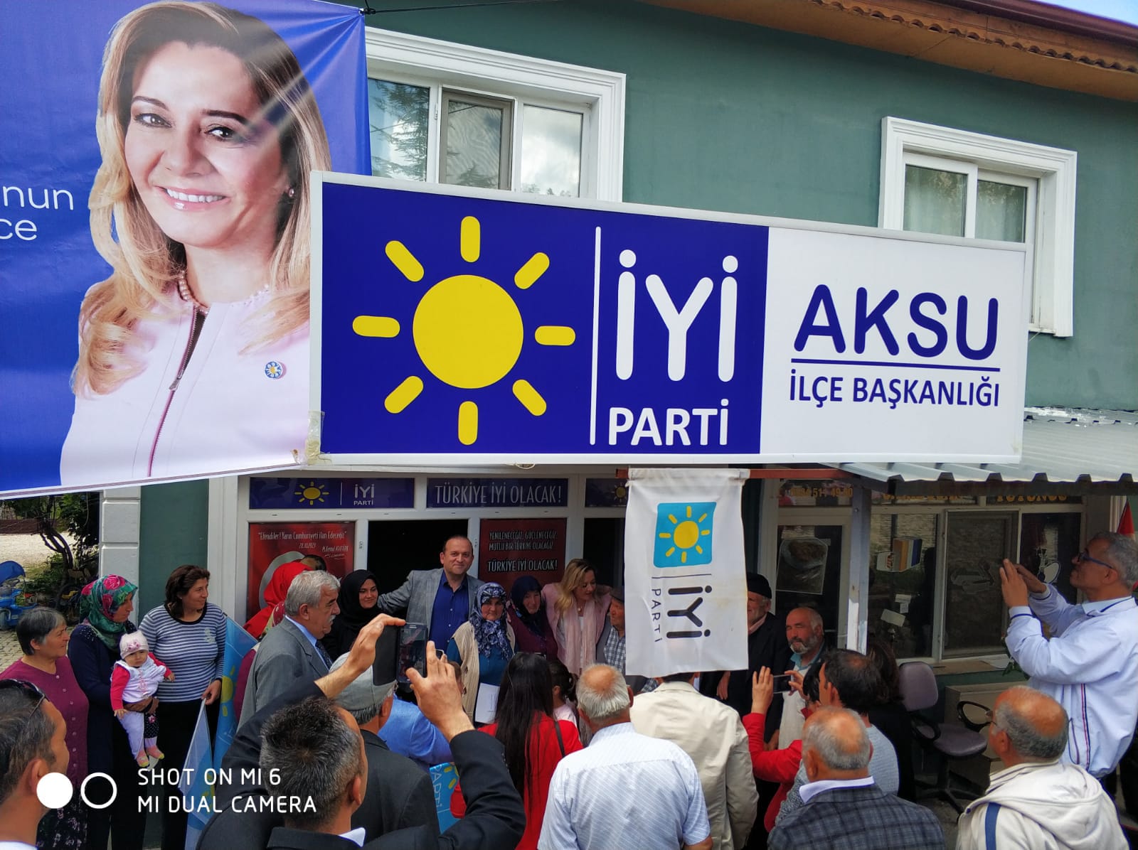 İYİ Parti Milletvekili Adayları, Aksu ve Sütçüler'de vatandaşlarla buluştu.
